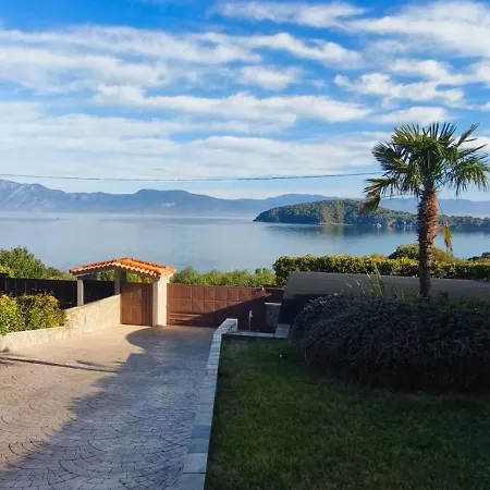Sea & Mountain View Holiday home