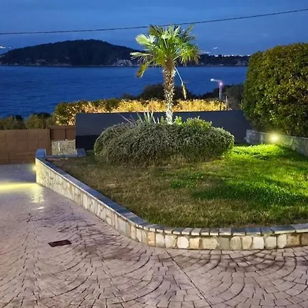 Sea & Mountain View Holiday home